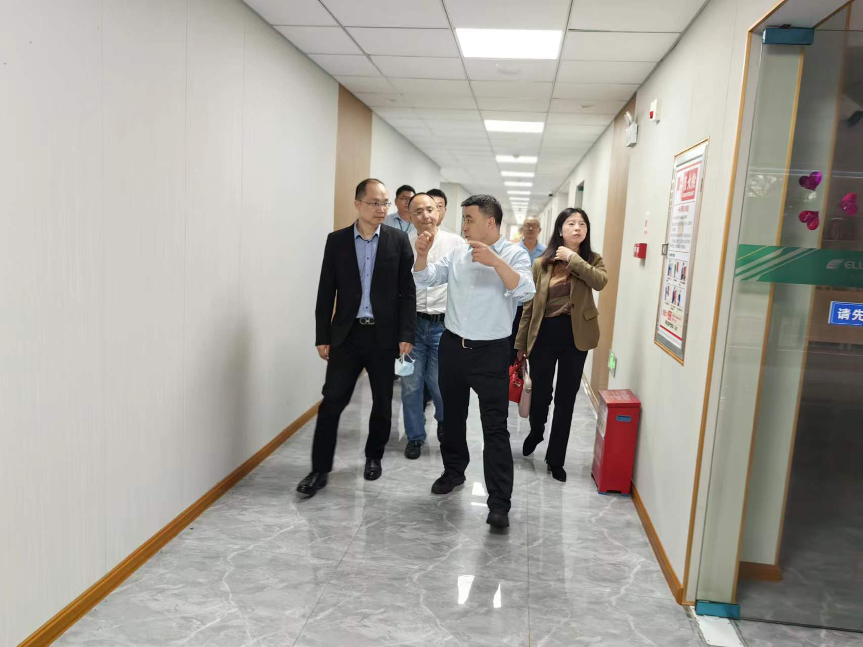 節(jié)后慰問暖人心 | 九洲集團(tuán)黨委書記、董事長楊保平一行慰問依頓電子全體員工 